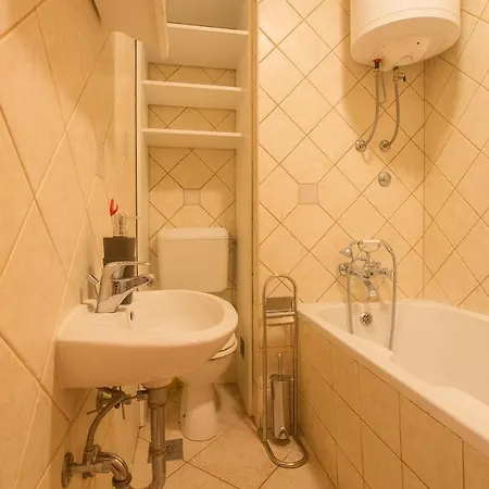Apartman Nina's Place דירה